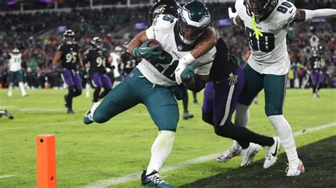 NFL Week 13 live updates, scores, highlights: Saquon Barkley .